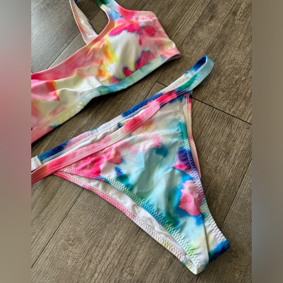 LAST PRICE🍒🤍 AMAZON tye dye swimming set 🩷 - Picture 5 of 9